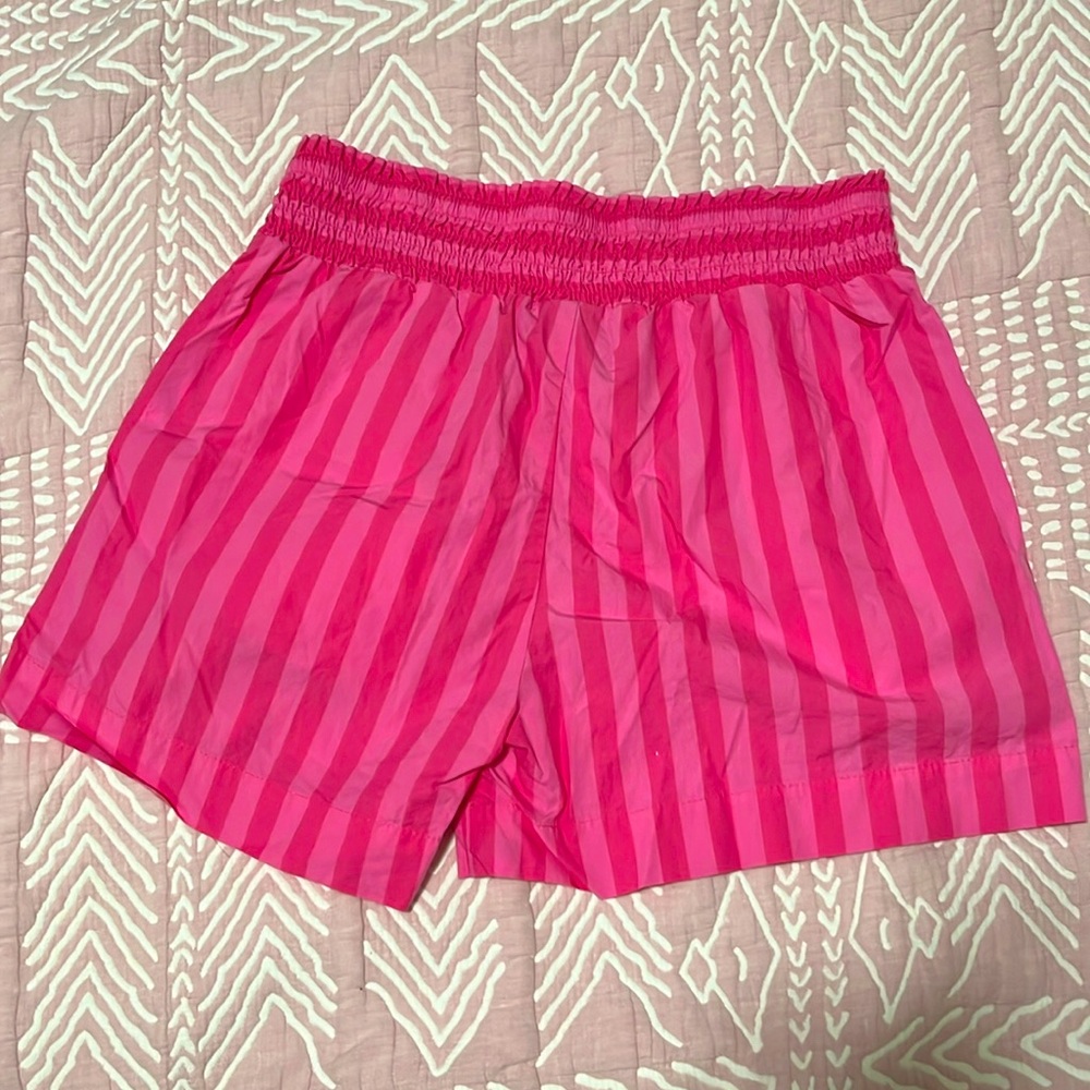 NWOT a new day. pink striped shorts w/pockets.